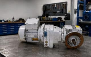 Getriebemotor in der Werkstatt bei Elektromotoren Pollmanns, wenn ein Getriebe Geräusche macht